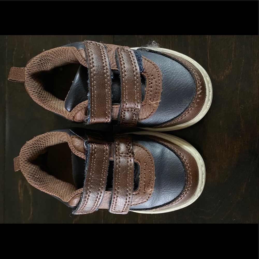 Carter’s shoes size 5
